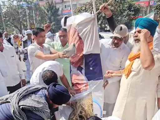 Farmers Burn Effigies Of Narendra Modi And Donald Trump In Karnal