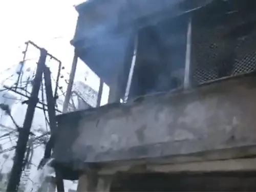 चार्जिंग पॉइंट में अचानक शॉर्ट सर्किट के बाद विस्फोट हुआ