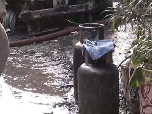 सिलेंडरों का ब्लास्ट