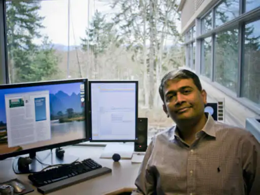 राजेश झा ने 1990 में माइक्रोसॉफ्ट जॉइन किया था।