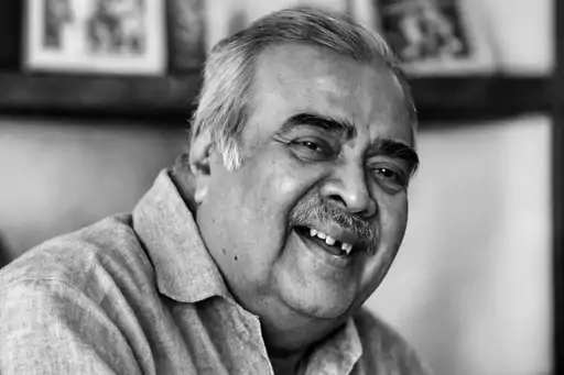 उन्नीकृष्णन 1936 में कोझिकोड के कोयिलैंडी में स्वतंत्रता सेनानियों के परिवार में जन्मे