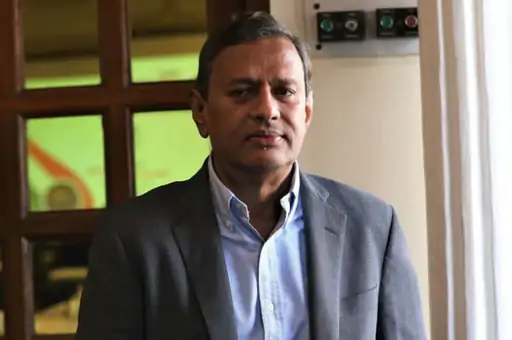 2019 में कुशल अंतर्राष्ट्रीय प्रबंधन समूह (IMG) में चीफ फाइनेंशियल ऑफिसर भी रहे।