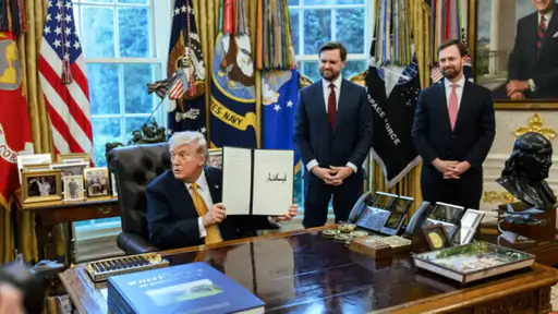 जून 2026 तक 100 डॉलर के बिल पर राष्ट्रपति ट्रम्प के साइन होंगे।