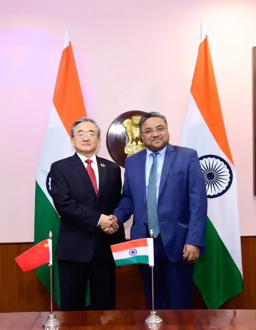 विदेश मंत्रालय के सचिव (दक्षिण) सिबी जॉर्ज ने चीन के जलवायु दूत लियू जेनमिन से नई दिल्ली में मुलाकात की