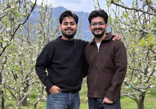 सुमित (बाएं) और अनुज (दाएं)