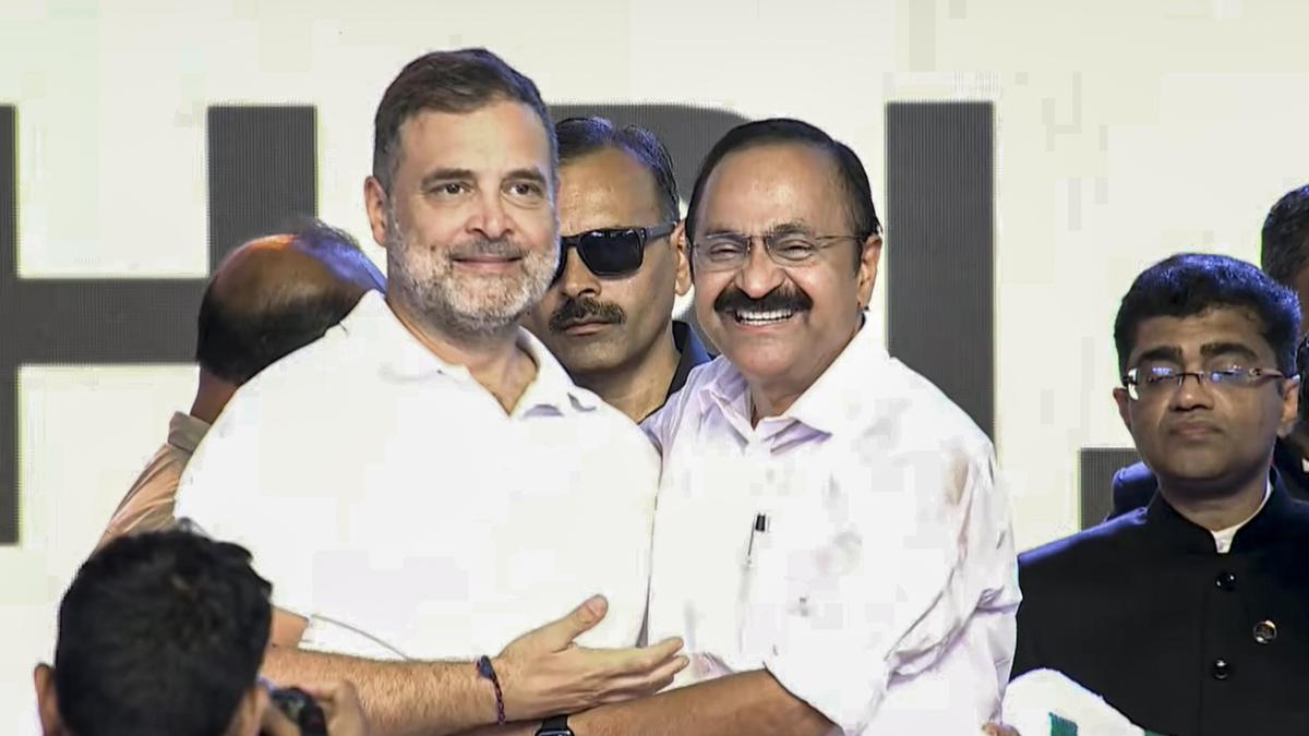 वीडी सतीशन केरलम CM बने