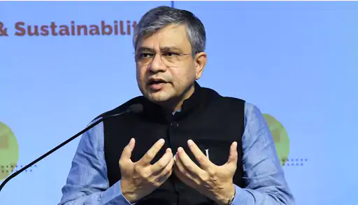 केंद्रीय रेल मंत्री अश्विनी वैष्णव ने चेन्नई उपनगरीय रेल नेटवर्क की भीड़भाड़ को कम करने के लिए ₹993 करोड़ की एक बड़ी रेल परियोजना को हरी झंडी दिखाई है