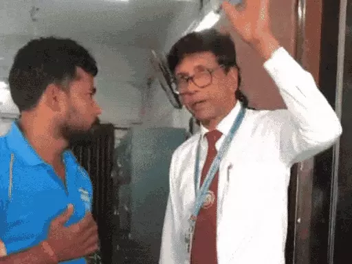 पनवेल ने TC ने देव मीणा और उनके साथ से बहस भी की थी