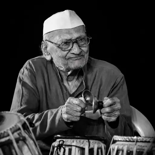 ज्ञानेश्वर उर्फ मौली तकलकर का निधन हो गया है।