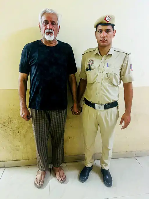 होटल मालिक लवकेश बजाज