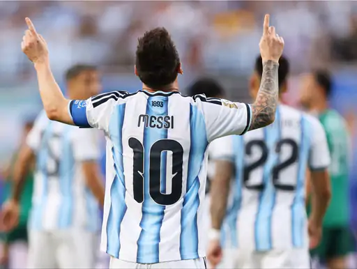 फुटबॉल किंग लियोनेल मेसी का नया कीर्तिमान: FIFA में लगाई पहली हैट्रिक