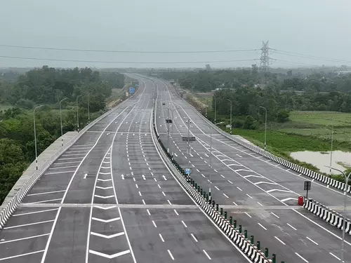 लखनऊ-कानपुर एक्सप्रेसवे का भव्य उद्घाटन, अब सफर सिर्फ 30 मिनट में